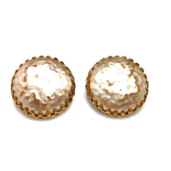Miriam Haskell Faux Baroque Pearl Button Style Clip Earrings, 1950s Vintage - Picture 5 of 10